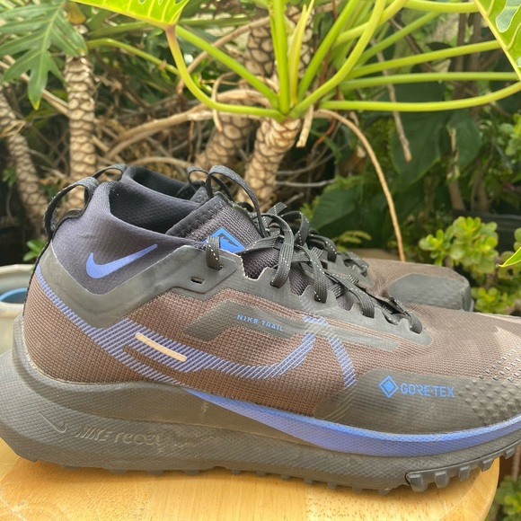 Nike Gore-Tex Men's Athletic Shoes - Picture 5 of 9